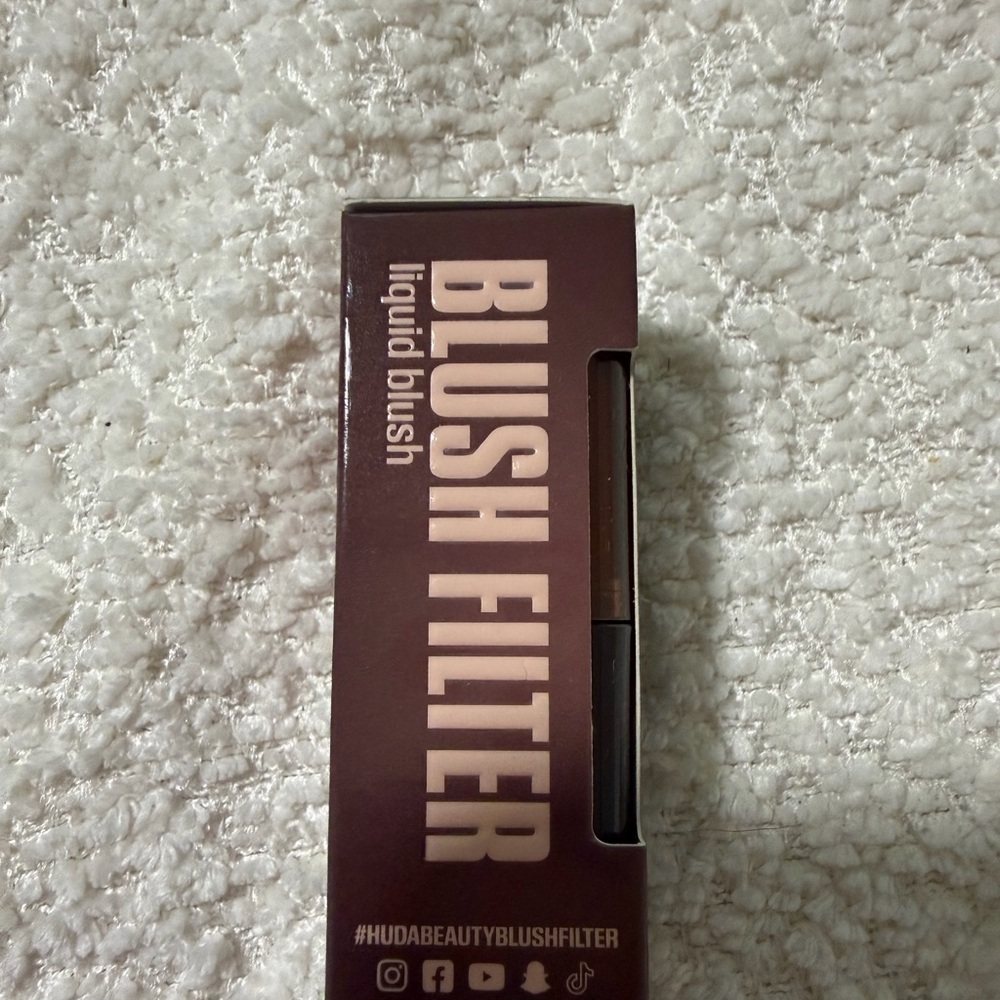 HUDA BEAUTY Blush Filter Liquid Blush - Brown